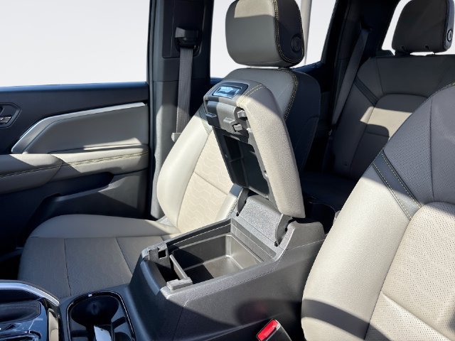 Used 2026 Chevrolet Colorado ZR2 w/ Technology Package AWD/4WD image 21
