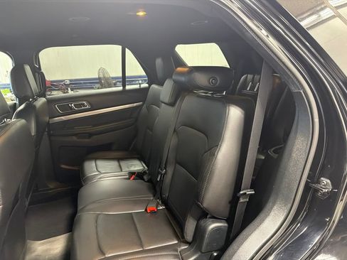 Used 2018 Ford Explorer XLT w/ Equipment Group 202A AWD/4WD image 12