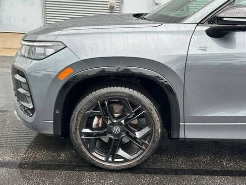 Certified 2025 Volkswagen Tiguan SE R-Line AWD/4WD image 7