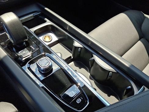 Certified 2025 Volvo XC60 T8 Plus w/ Protection Package Premier image 17