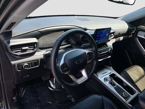Used 2024 Ford Explorer Limited w/ Equipment Group 301A AWD/4WD image 9