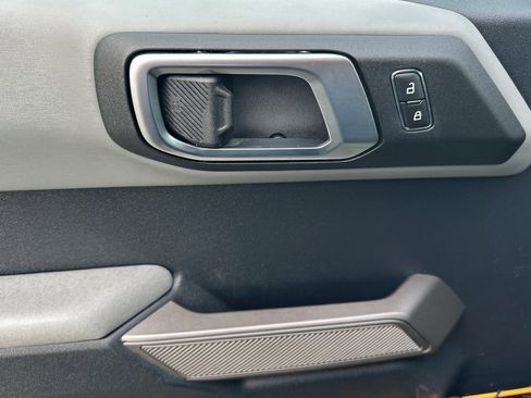 Used 2023 Ford Bronco Badlands image 12