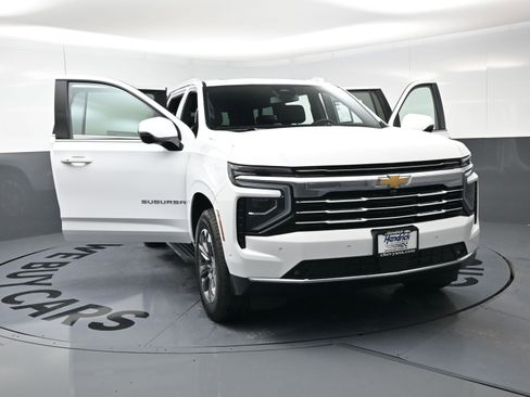 Used 2025 Chevrolet Suburban LT w/ Comfort Package AWD/4WD image 22