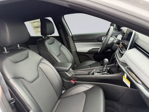 New 2026 Jeep Compass Latitude image 17