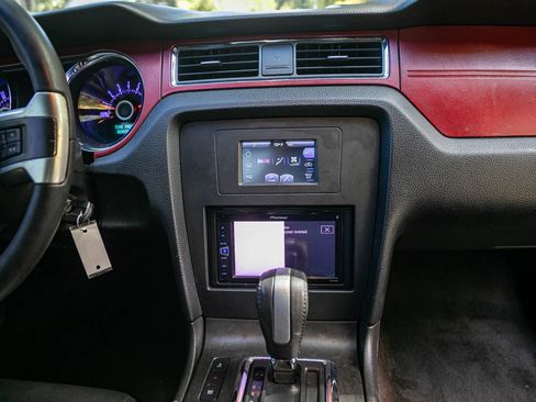 Used 2013 Ford Mustang Coupe image 22