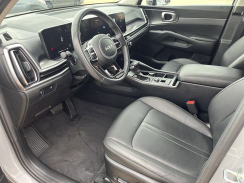 Used 2025 Kia Sorento S FWD image 8
