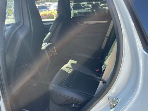 Used 2023 Porsche Cayenne S image 32
