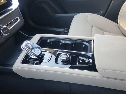 New 2026 Volvo XC90 B5 Core image 10