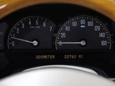 Used 2005 Cadillac XLR RWD image 51