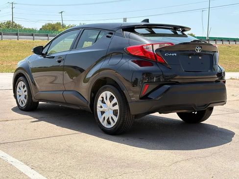 Used 2020 Toyota C-HR LE FWD image 5