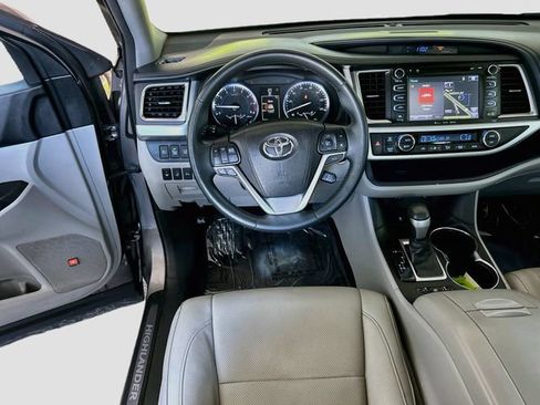 Used 2016 Toyota Highlander Limited Platinum FWD image 21