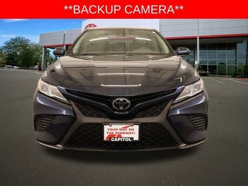 Used 2018 Toyota Camry SE image 7
