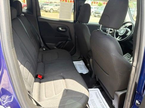 Used 2019 Jeep Renegade Latitude FWD image 18