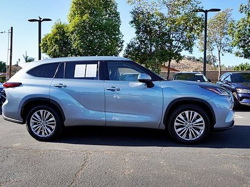 Used 2023 Toyota Highlander Platinum FWD image 7