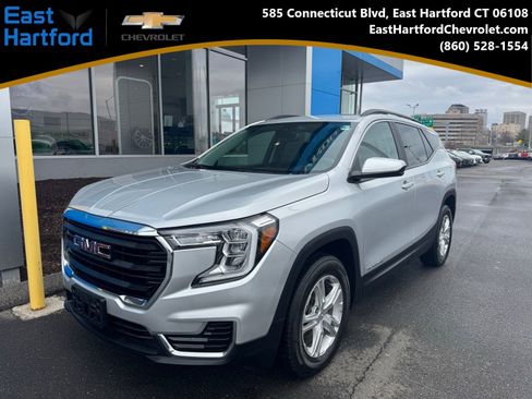 Used 2022 GMC Terrain SLE image 1