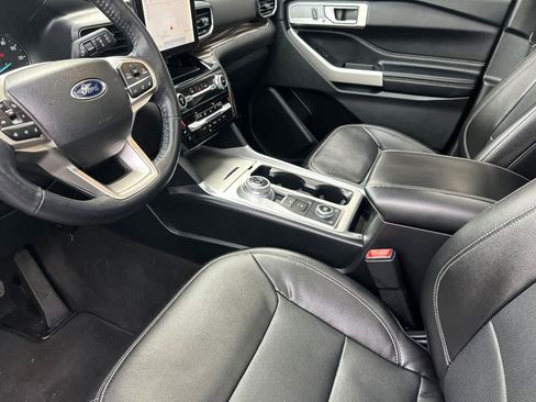 Certified 2022 Ford Explorer Limited w/ Equipment Group 301A image 11