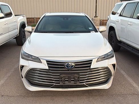 Used 2019 Toyota Avalon Limited image 2