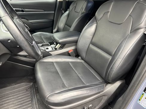 Used 2022 Kia Telluride S FWD image 19