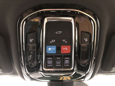 Used 2025 Jeep Grand Cherokee L Summit image 22