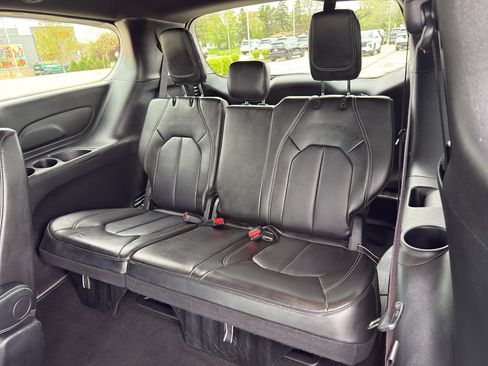 Used 2025 Chrysler Pacifica Select FWD image 36
