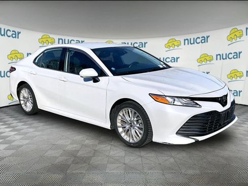 Used 2020 Toyota Camry XLE FWD image 1