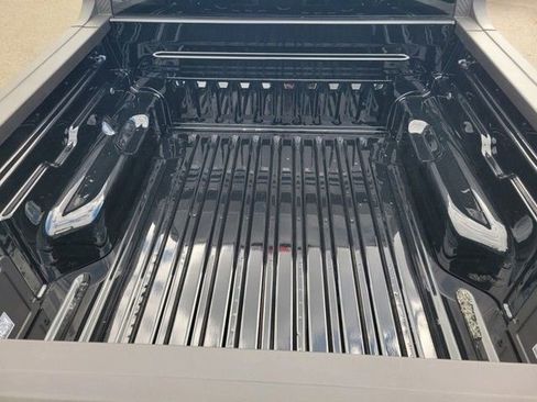 New 2025 Ford Maverick XL image 10