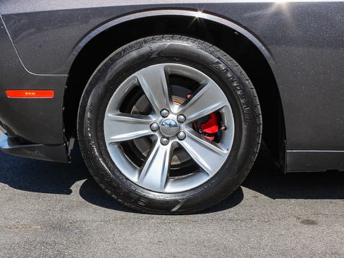 Used 2019 Dodge Challenger SXT RWD image 11