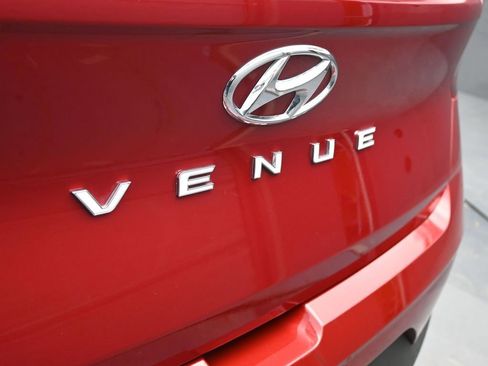 Used 2025 Hyundai Venue SEL image 13
