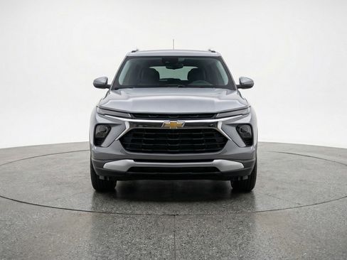 Used 2025 Chevrolet TrailBlazer LT AWD/4WD image 2