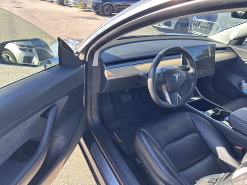 Used 2020 Tesla Model 3 Standard Range Plus image 9
