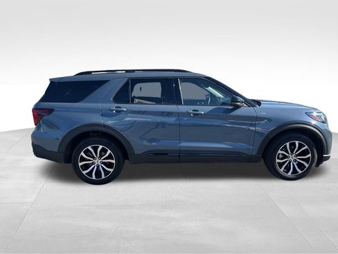 Used 2025 Ford Explorer ST-Line image 7