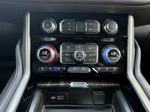 Used 2021 GMC Yukon Denali w/ Denali Premium Package AWD/4WD image 18