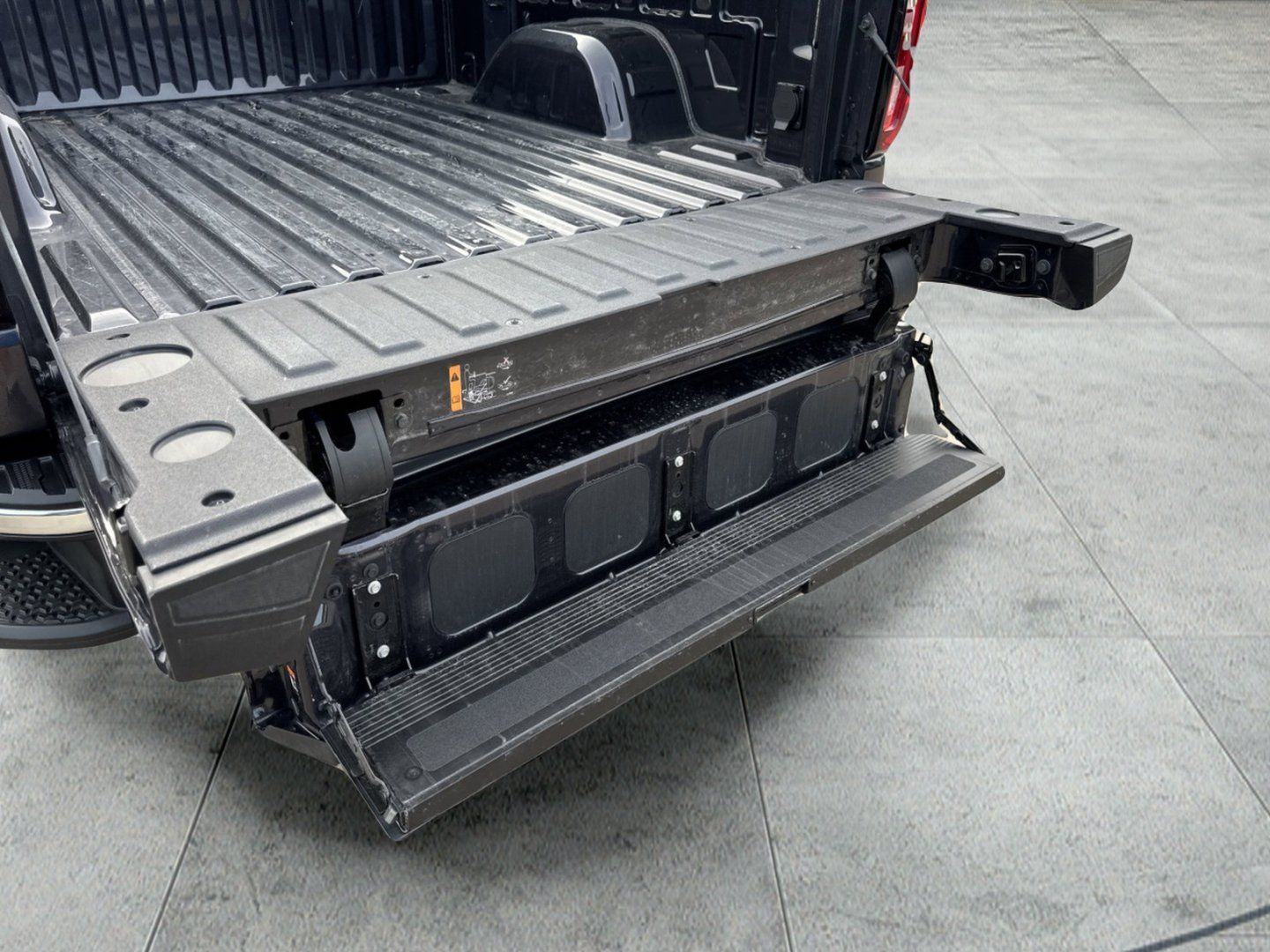 Used 2025 GMC Sierra 1500 SLT AWD/4WD image 25