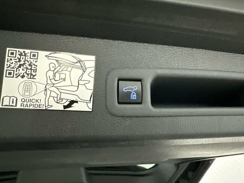 Used 2023 Toyota Sienna XLE image 20