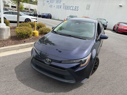 Used 2023 Toyota Corolla LE image 3