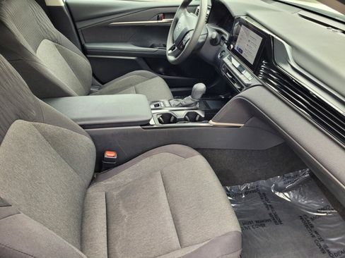 Used 2025 Toyota Camry LE FWD image 20