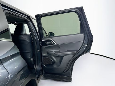 Used 2025 Mitsubishi Outlander SE image 31