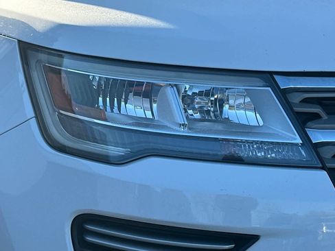 Used 2018 Ford Explorer XLT AWD/4WD image 9