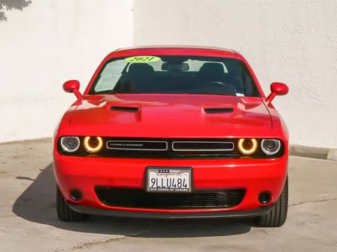 Used 2021 Dodge Challenger SXT image 2