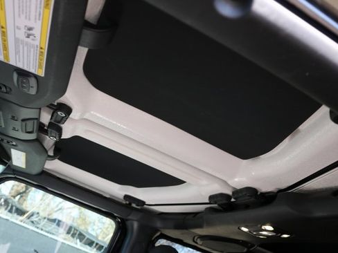 Used 2022 Jeep Gladiator Willys image 10