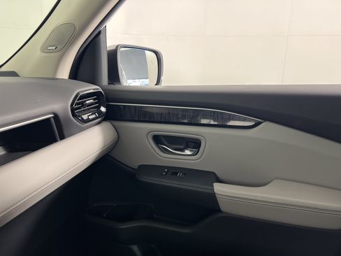 Used 2023 Honda Pilot Elite image 12