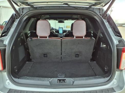 Used 2020 Ford Explorer Platinum w/ Premium Technology Package image 11