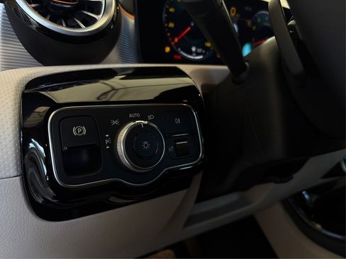 Used 2022 Mercedes-Benz CLA 250 4MATIC image 20