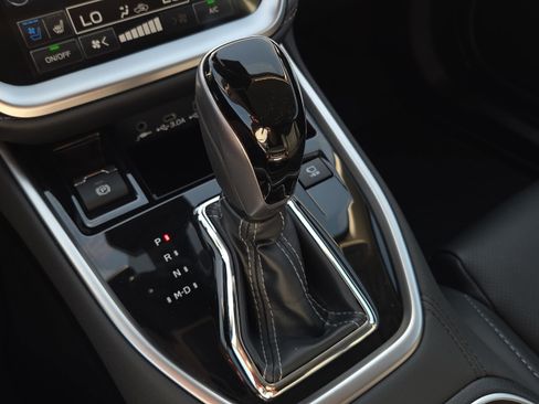 Used 2025 Subaru Outback Touring XT w/ Popular Package #2 image 32