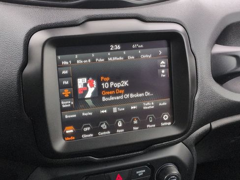 Used 2021 Jeep Renegade Latitude w/ Luxury Group II AWD/4WD image 23