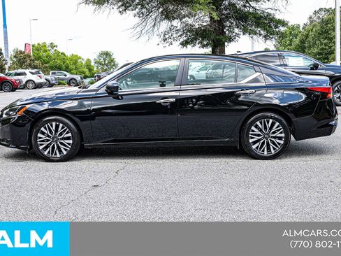 Used 2025 Nissan Altima 2.5 SV FWD image 10
