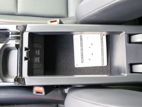 Used 2026 Toyota Prius Plug-In Hybrid FWD image 29