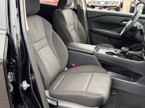 Certified 2025 Nissan Rogue SV FWD image 14