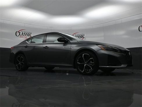 Used 2025 Nissan Altima 2.5 SR image 28