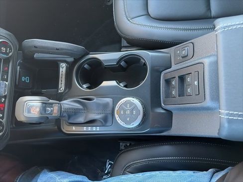 New 2025 Ford Bronco Outer Banks w/ Sasquatch Package image 24